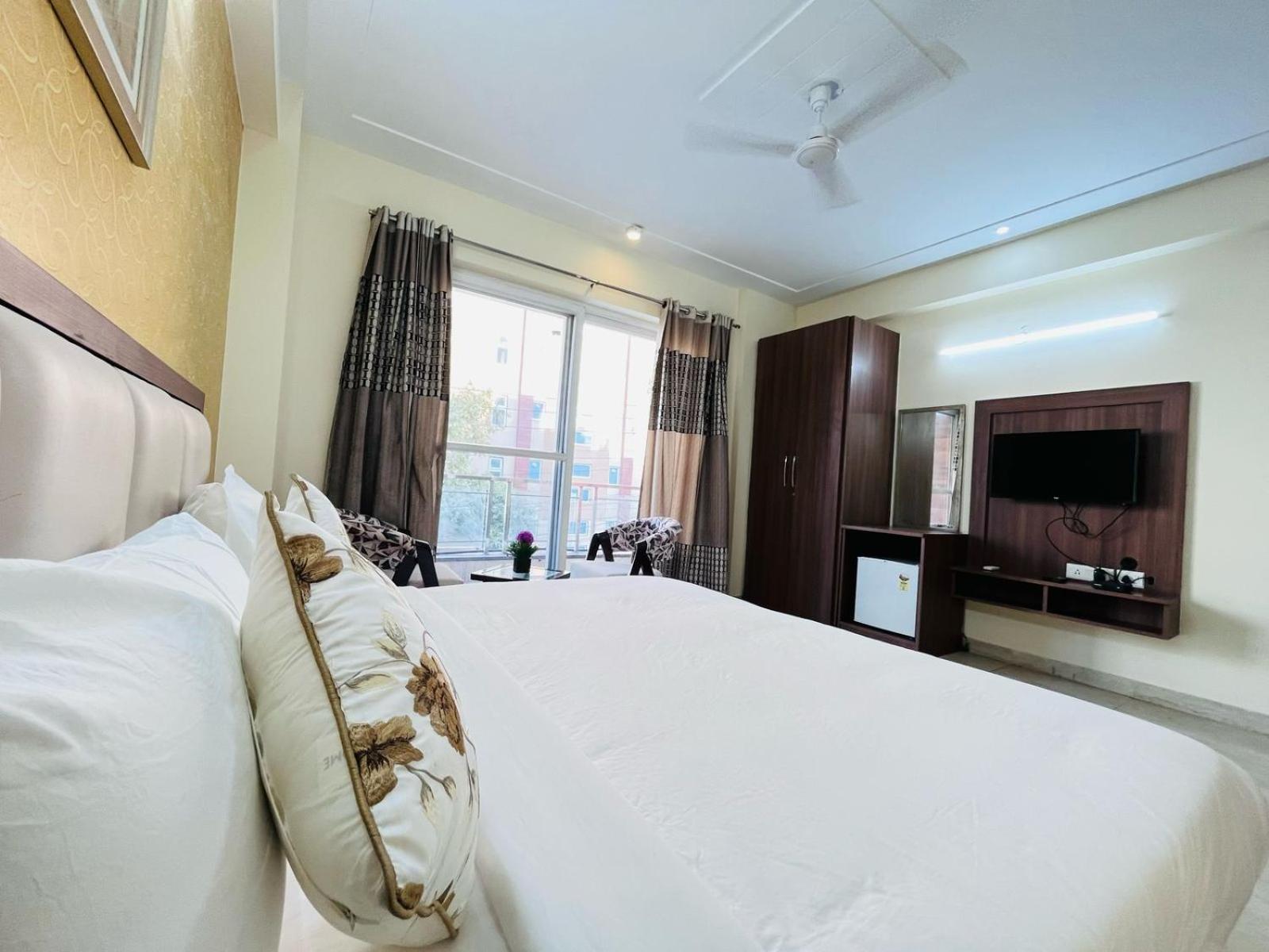 Hotel The Luxe 18 - Golf Course Road Гургаон Экстерьер фото