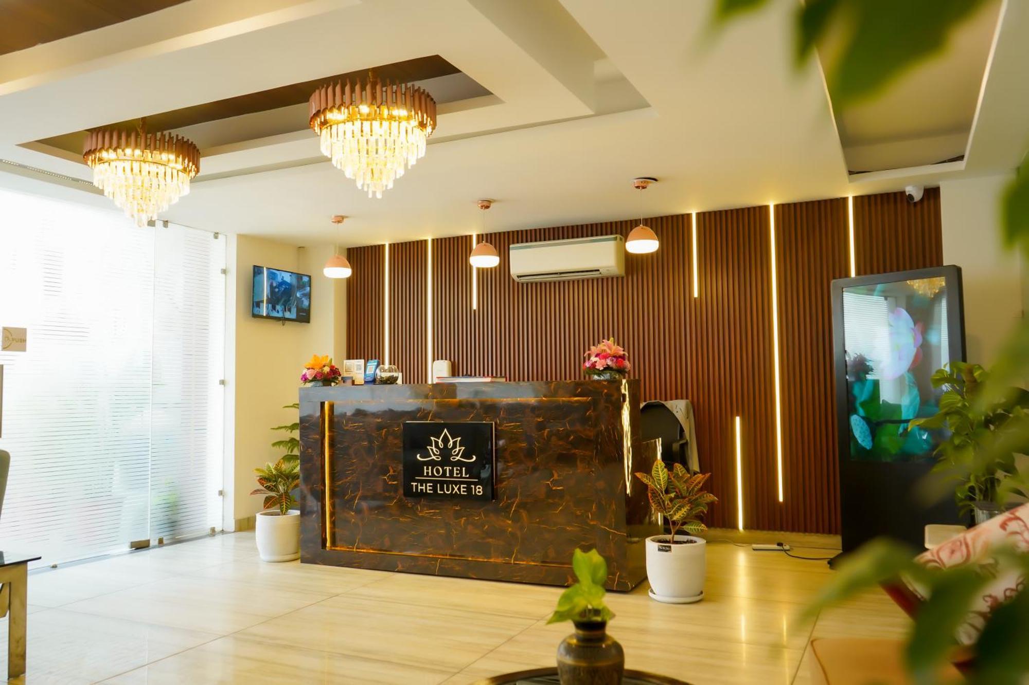 Hotel The Luxe 18 - Golf Course Road Гургаон Экстерьер фото