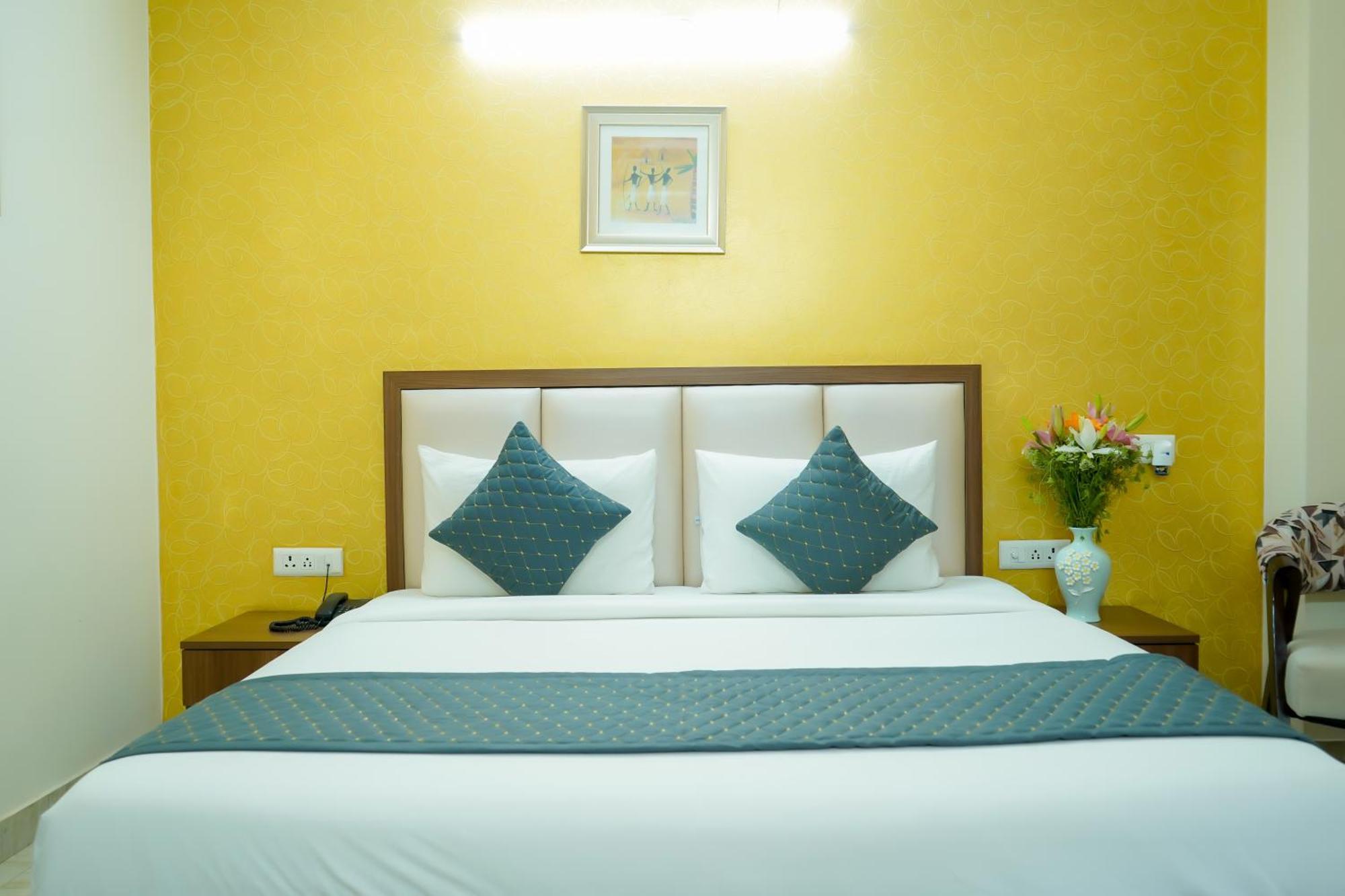 Hotel The Luxe 18 - Golf Course Road Гургаон Экстерьер фото