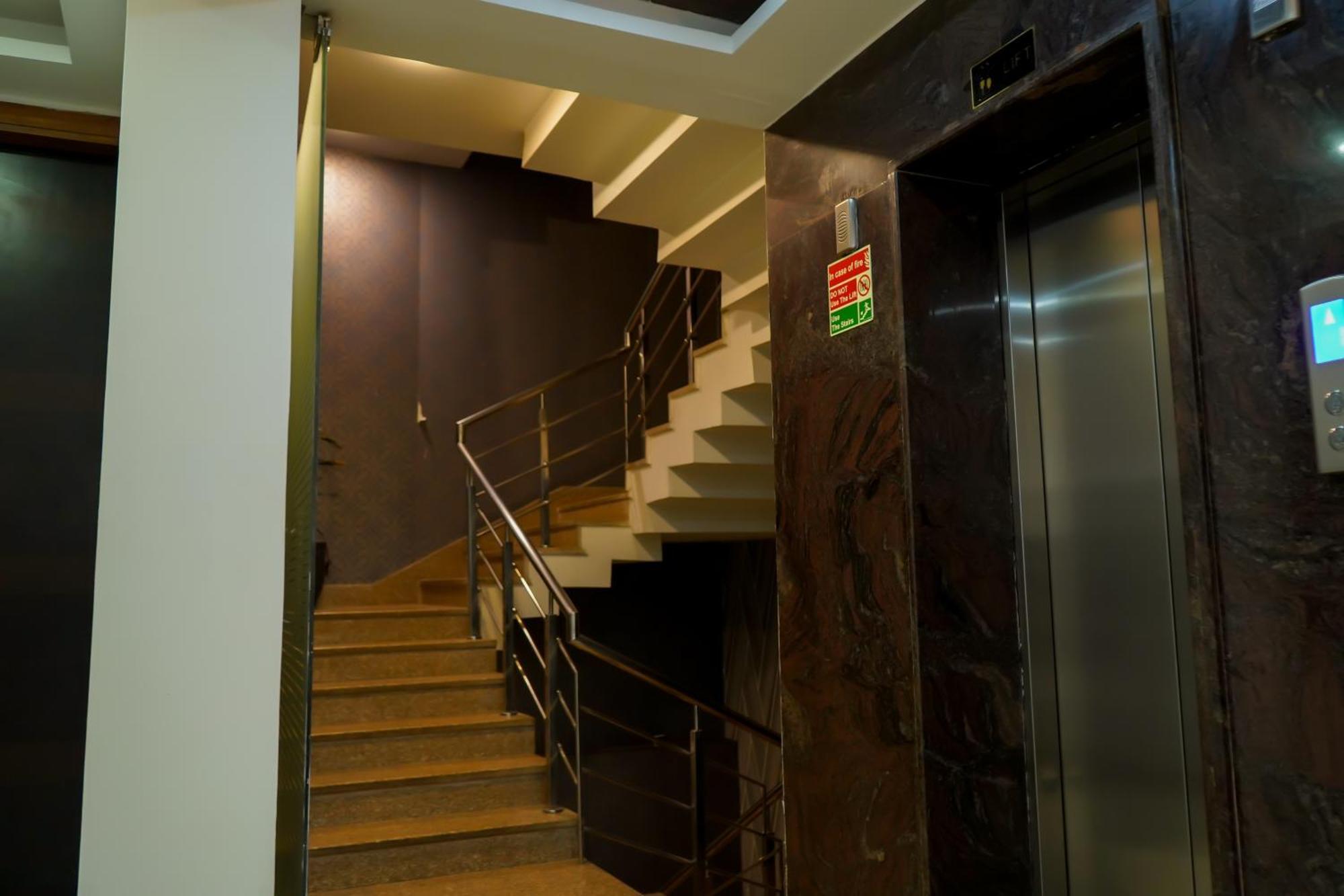 Hotel The Luxe 18 - Golf Course Road Гургаон Экстерьер фото