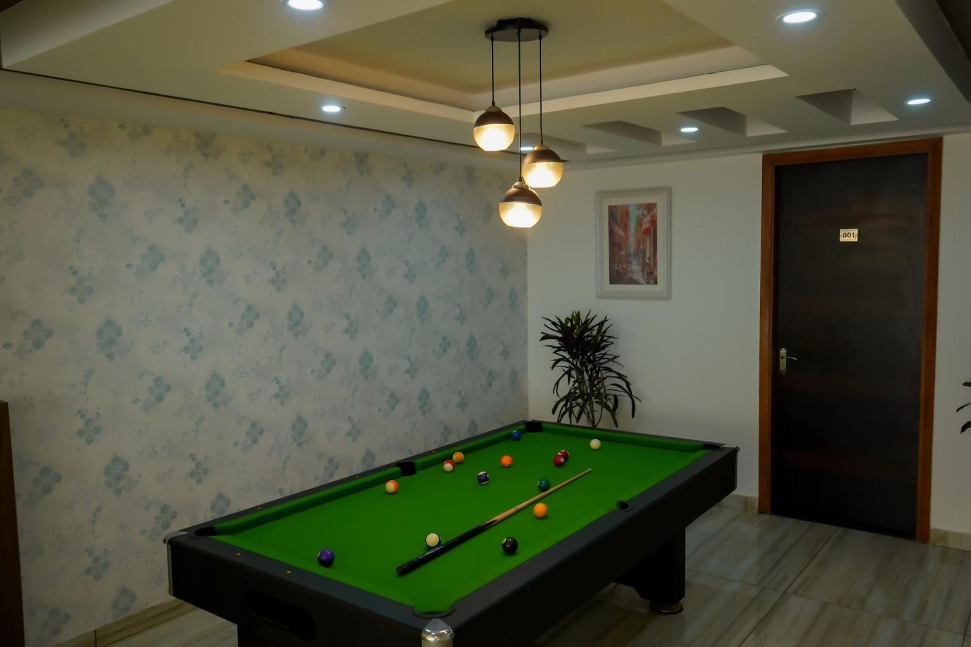 Hotel The Luxe 18 - Golf Course Road Гургаон Экстерьер фото