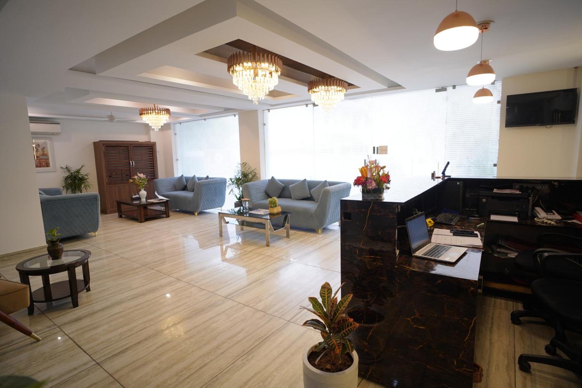 Hotel The Luxe 18 - Golf Course Road Гургаон Экстерьер фото