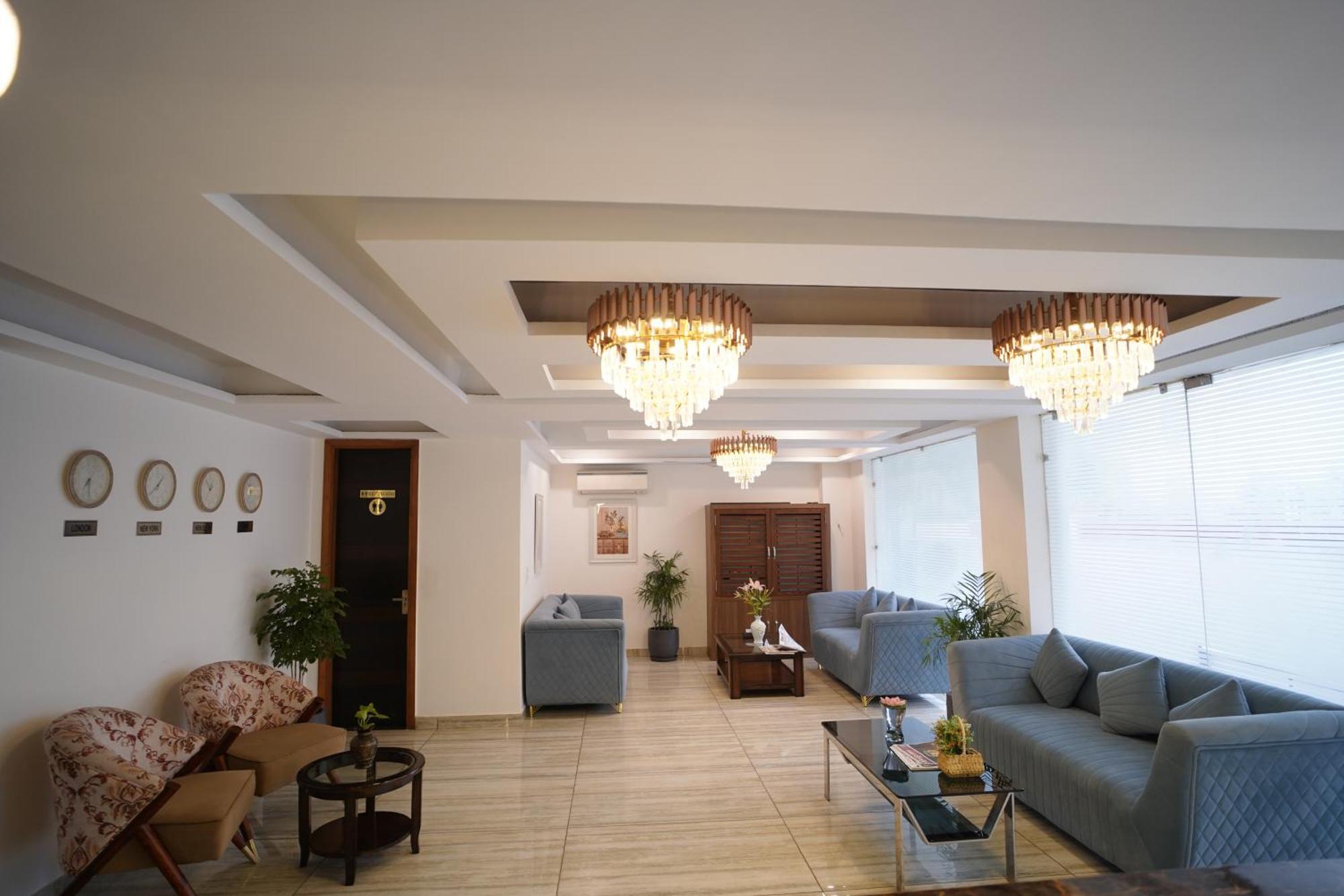 Hotel The Luxe 18 - Golf Course Road Гургаон Экстерьер фото